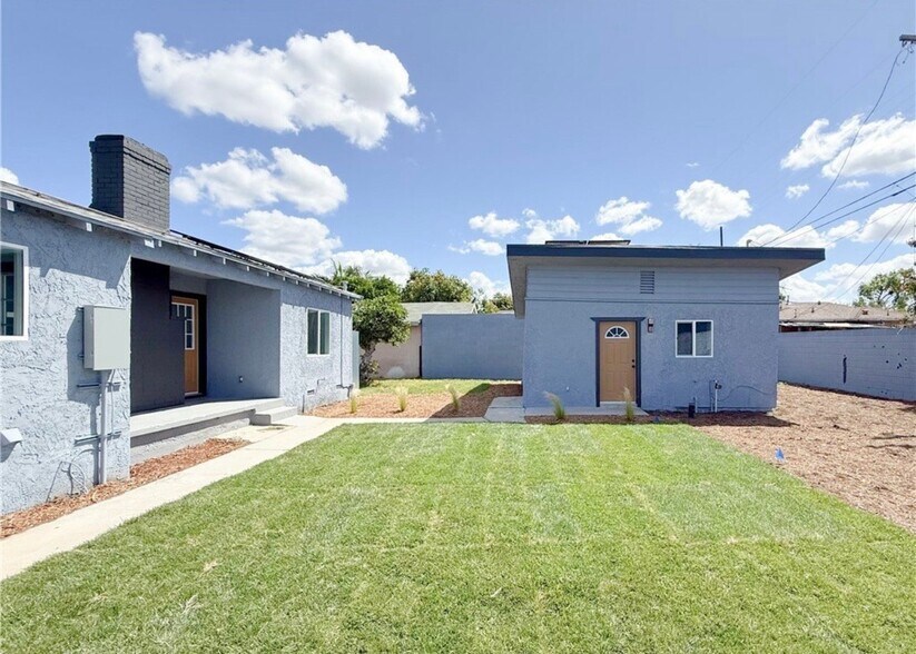 Building Photo - 1008 W 134th Pl