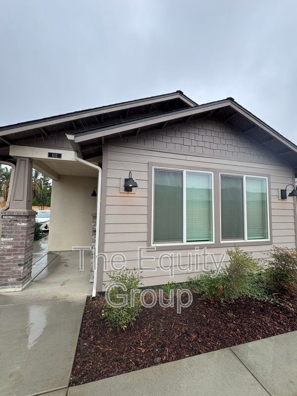 Building Photo - 519 S Summit St