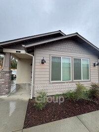 Building Photo - 519 S Summit St