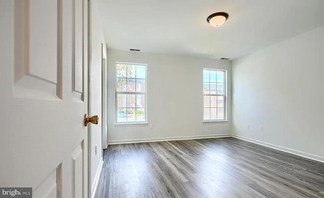 Building Photo - 4 Maya Way