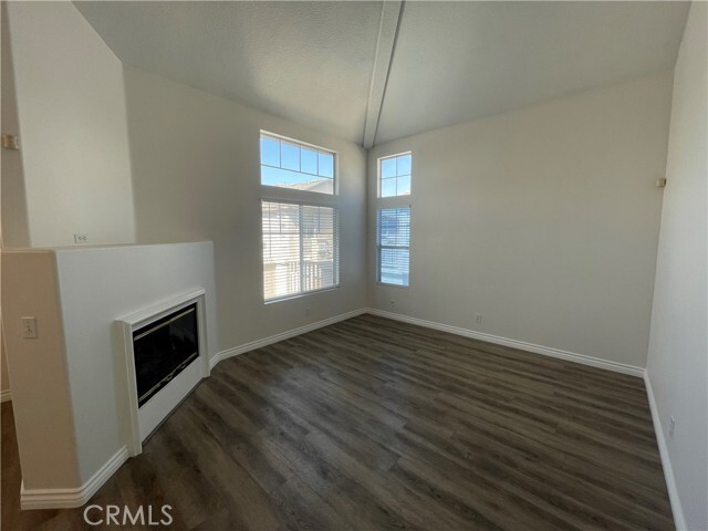 Building Photo - 1006 N Turner Ave