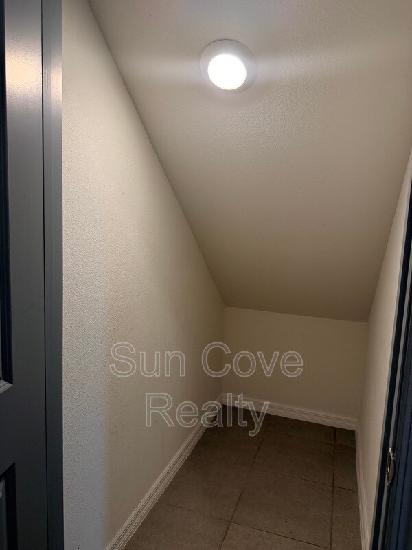 Building Photo - 8484 Bower Bass Cir