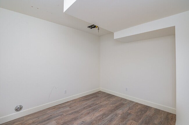 Building Photo - 5426 31st Ave S