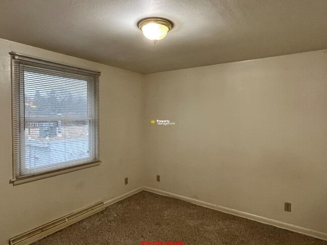 Building Photo - Charming 2 Bed, 1 Bath Apartment in Appleton, WI - Spacious & Convenient!