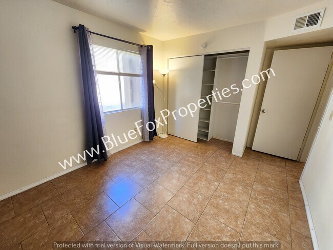 Building Photo - 1810 E Blacklidge Dr