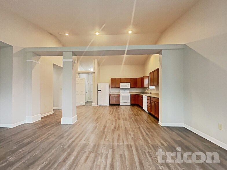 Building Photo - 2291 Hampton Dr