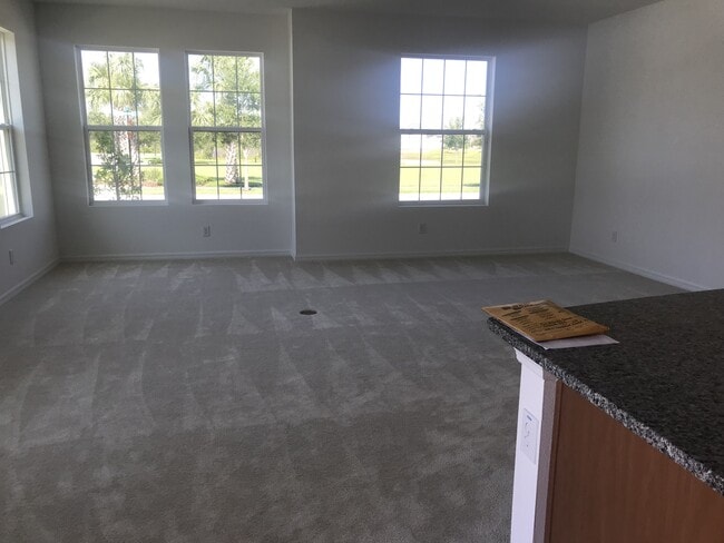 Building Photo - TWO BEDROOM TOWNHOUSE WITH LOFT AND PRIVTE BALCONY