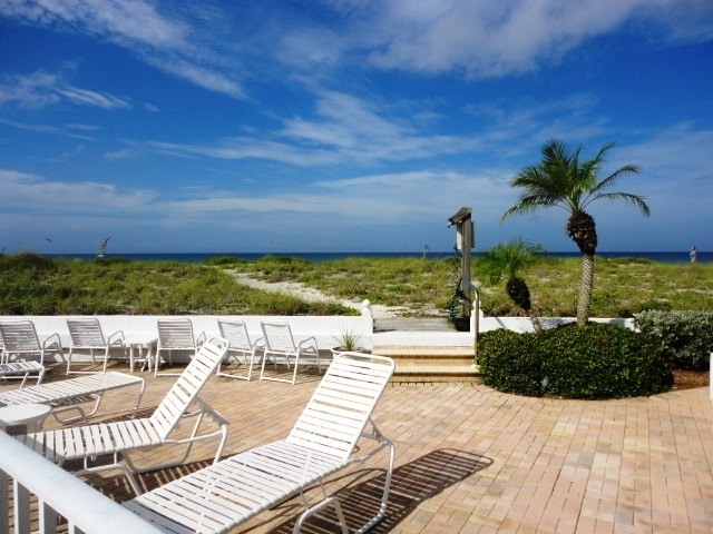 Building Photo - 1BR + Den with Murphy Bed/2BA Single level villa on the Beach!
