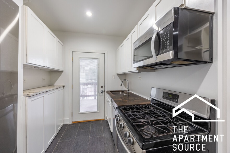 Building Photo - 3716 W Belmont Ave