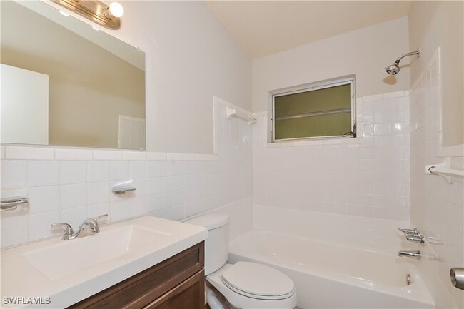 Building Photo - 1642 Banyan Dr