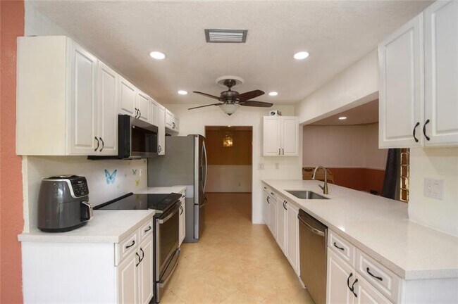 Building Photo - 5385 SW 8th Ct