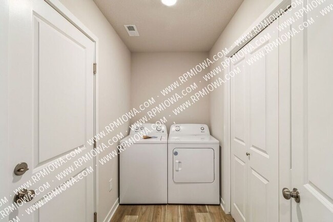 Building Photo - 1129 NE 56th St