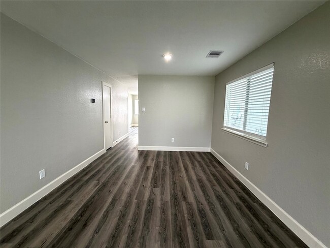 Building Photo - 10667 Cobblecreek Way