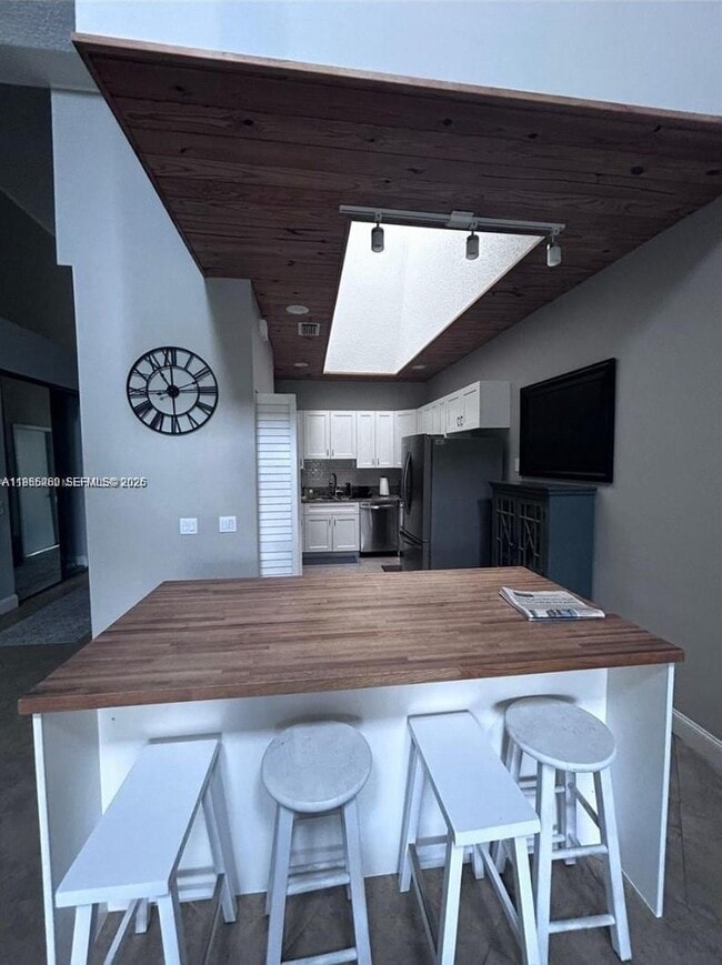 Building Photo - 51 N Lakeshore Dr