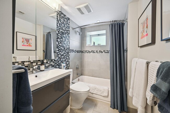 Building Photo - 1BR/1BA w/ Private Patio in DuPont Circle! Location, Location, Location!