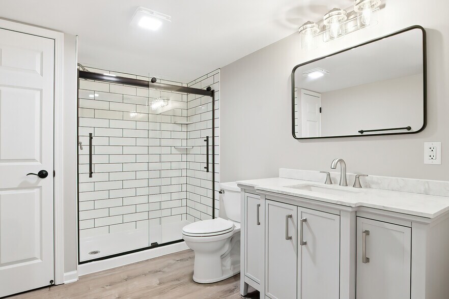 Building Photo - 6582 Lakeside Rd