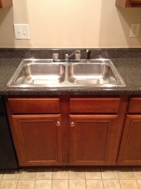 Building Photo - Available Now! 3 bed, 3 bath!