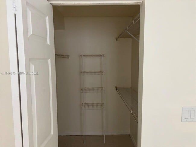 Building Photo - 655 SW 111th Way