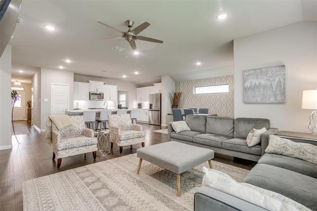 Building Photo - 10633 Enchanted Rock Wy