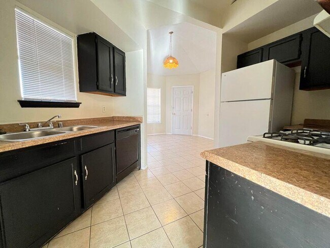 Building Photo - 11812 Tracy Austin Ln