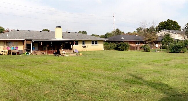 Building Photo - 4 bed 2 bath
