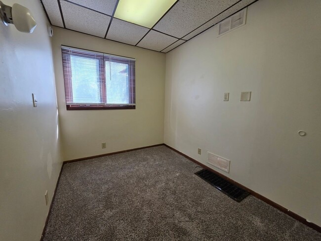 Building Photo - 1952 Roosevelt Ave