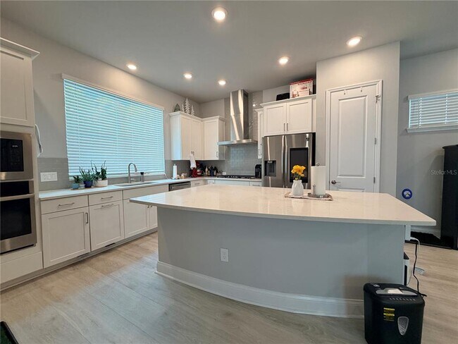 Building Photo - 660 Rosewood Way