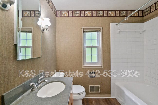 Building Photo - 840 Neely Heights Ave
