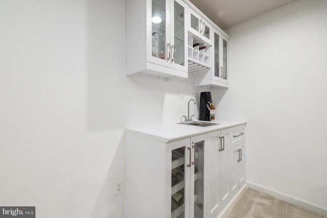Building Photo - 5861 Oakdale Vlg Rd
