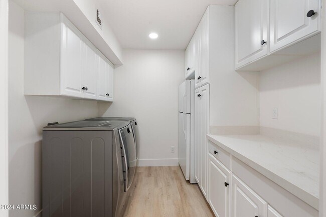 Building Photo - 1643 W Griswold Rd