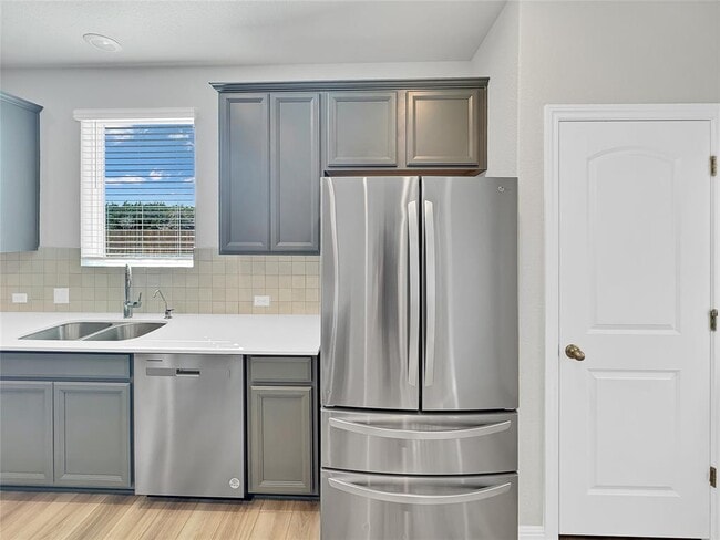 Building Photo - 2437 Roosevelt Rd