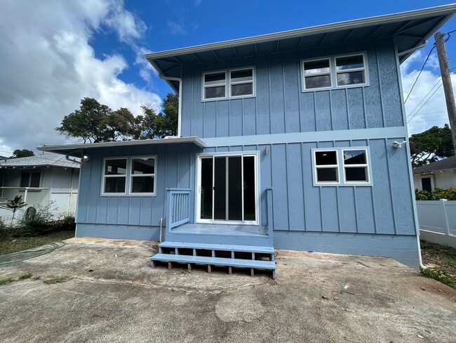 Building Photo - Newly Renovated Spacious Home In the Heart...