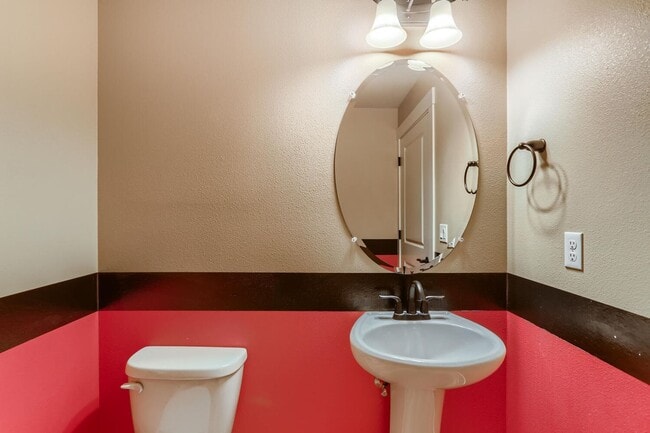 Building Photo - Elegant Orenco Home with Granite Kitchen, Fireplace & Private Greenspace