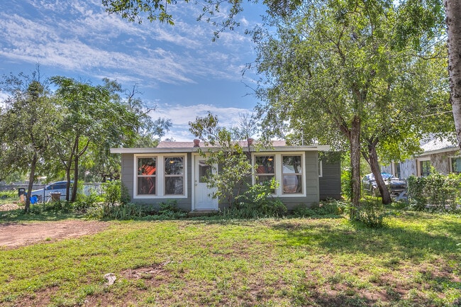 Building Photo - 512 E 18th St