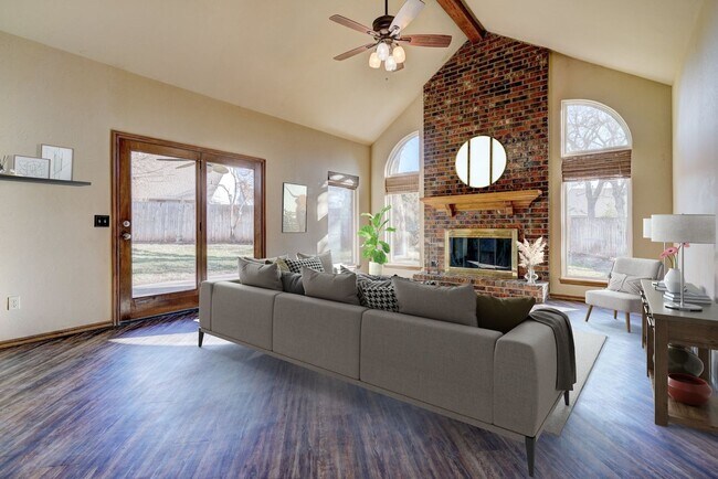 Building Photo - Beautiful 4-Bedroom, 3-Bath Home with 3-Ca...