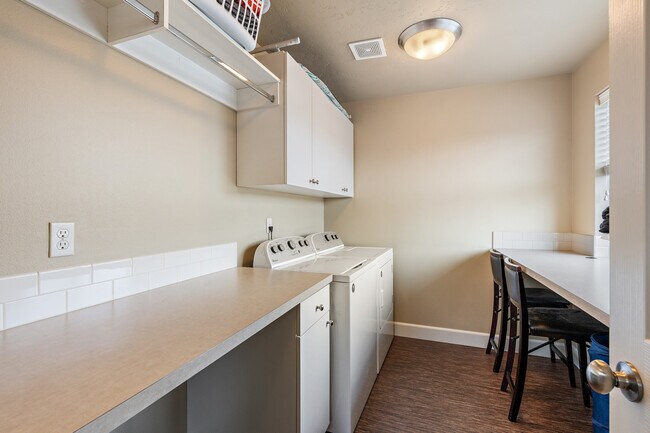 Building Photo - 2733 E Decameron Ln