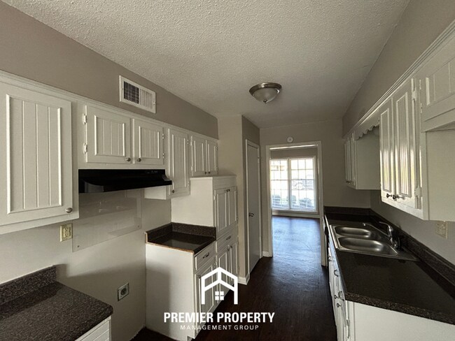 Building Photo - Spacious 4BR/2BA Southaven Home | Hardwood Floors, Fireplace & Fenced Yard with Shed