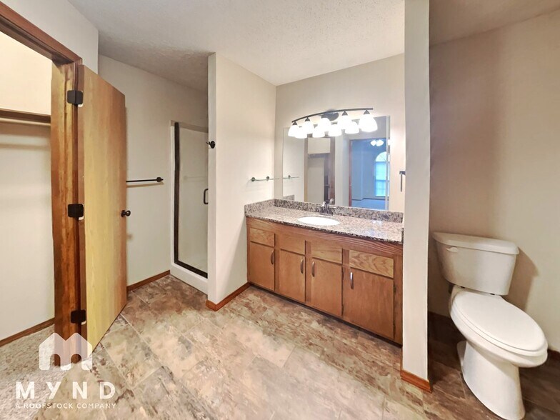 Building Photo - 2527 W Buena Vista St