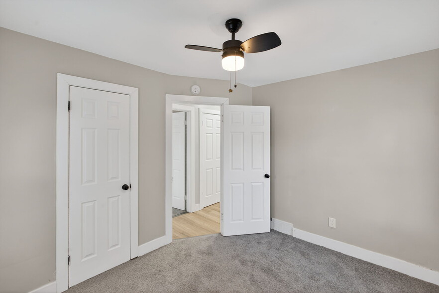 Building Photo - 20040 Regent Dr