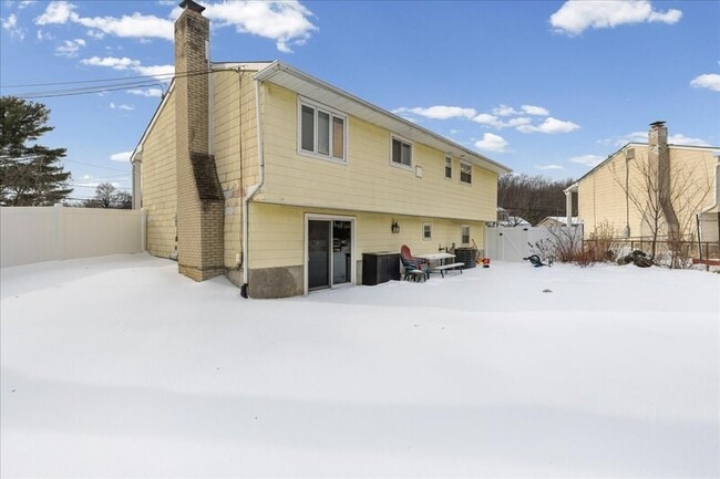 Building Photo - 5 Knollwood Dr