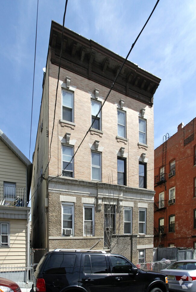 Primary Photo - 3401-The Stella on Park LLC
