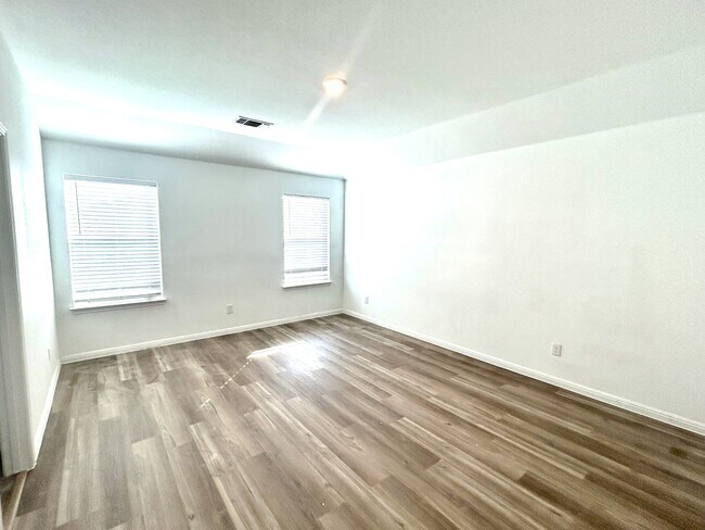 Building Photo - 16412 Farmhouse Ln