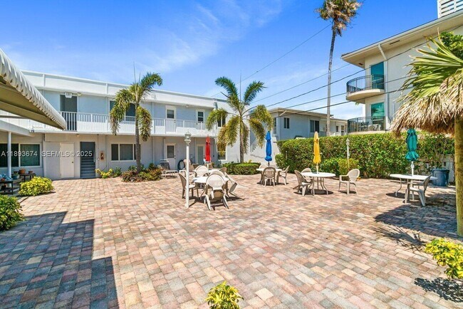 Building Photo - 4228 N Ocean Dr