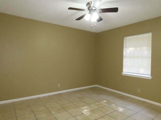 Building Photo - 11782 S Hillcreek Rd