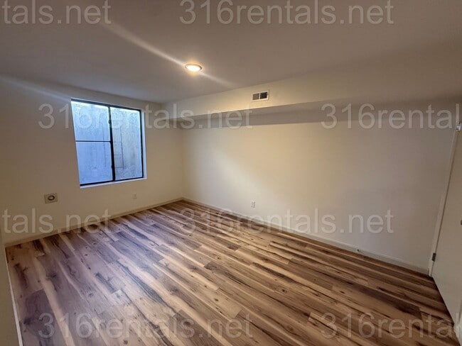 Building Photo - 3113-3115 S Bunker