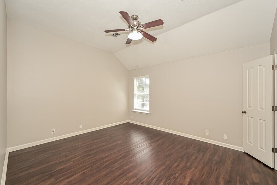 Building Photo - 8632 Lawson Dr