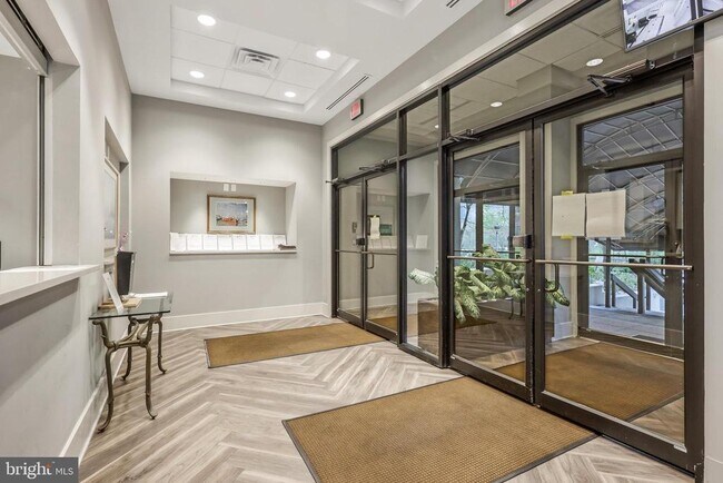 Building Photo - 5300 Holmes Run Pkwy