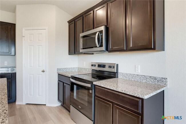 Building Photo - 137 Ellenora Dr