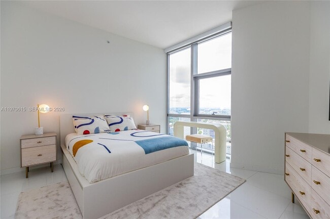 Building Photo - 851 NE 1st Ave