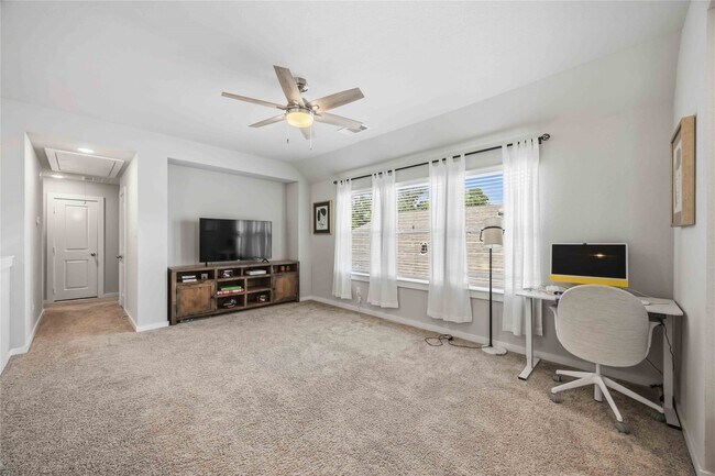Building Photo - 16427 Apache Wds Wy